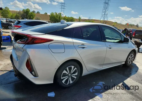 2019 Toyota Prius Prime z USA, uszkodzony, nr VIN JTDKARFP5K3112891